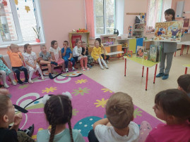 Сегодня в подготовительные группы № 5 и № 8 приходили гости из детской библиотеки Сегодня в подготовительные группы № 5 и № 8 приходили гости из детской библиотеки.