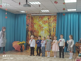 23 октября состоялись осенние праздники в средней группе № 4 и в подготовительной группе № 5. 23 октября состоялись осенние праздники в средней группе № 4 и в подготовительной группе № 5.