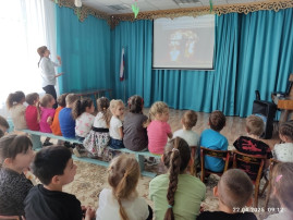 С детьми старшей и подготовительных групп провели беседу. С детьми старшей и подготовительных групп провели беседу.